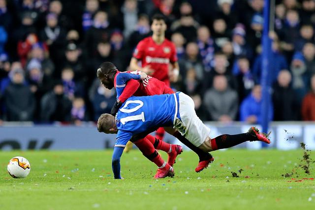 哈登23+11库里两次崴脚提前伤退 快船力克勇士